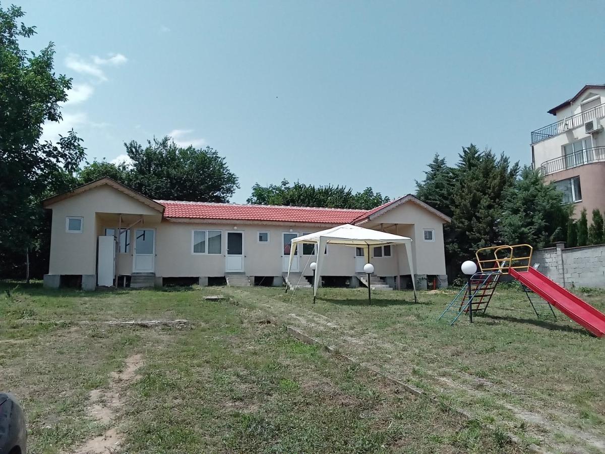Krimski Guest House And Bungalows Bjala Exteriör bild