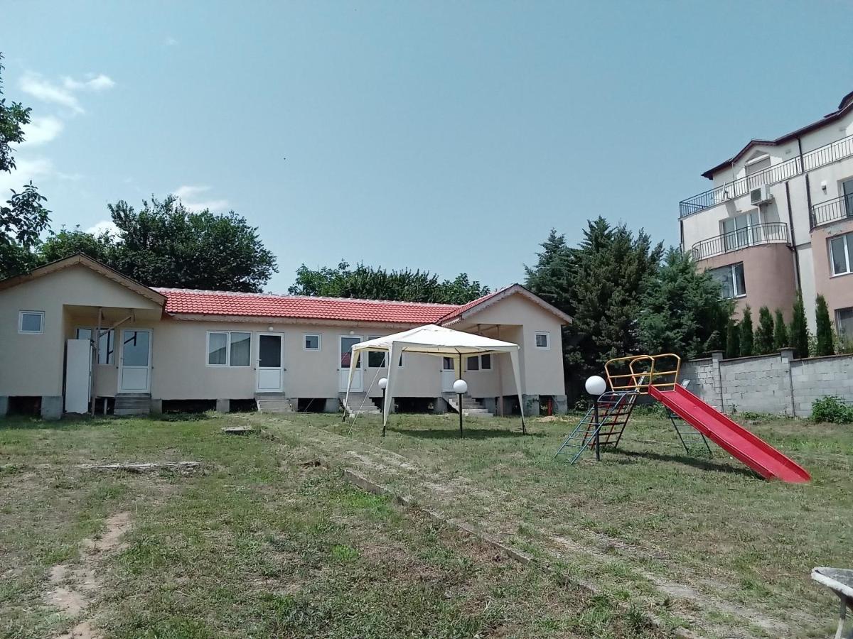 Krimski Guest House And Bungalows Bjala Exteriör bild